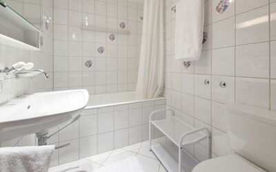 Accommodation:&nbsp;Combire 302 644.61