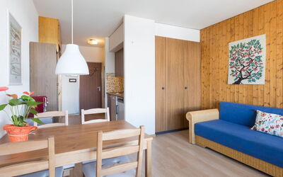Greppon 17 644.26: Room, Furniture, Interior Design, Property, Building, Floor, Living Room, Wall, House, Table