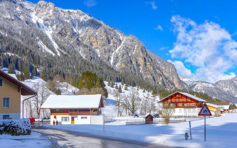 Schwenden 150: Cloud, Sky, Snow, Mountain, Blue, Natural Landscape, Building, Tree, Slope, Highland