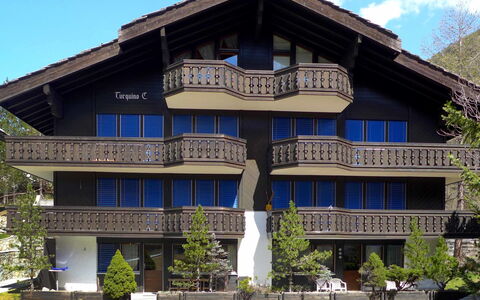 Turquino C: House, Property, Building, Architecture, Real Estate, Home, Facade, Tree, Balcony, Apartment