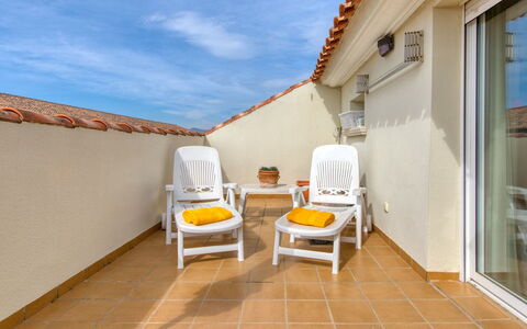 Residencial Roma: Property, Room, Blue, House, Yellow, Building, Floor, Wall, Real Estate, Furniture