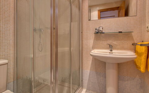 Residencial Roma: Bathroom, Room, Property, Curtain, Tile, Interior Design, Plumbing Fixture, Floor, Architecture, Building