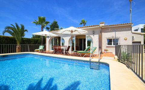 Alma: Property, House, Real Estate, Home, Building, Swimming Pool, Estate, Villa, Vacation, Residential Area