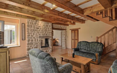 Tazie 647.1: Picture Frame, Property, Furniture, Couch, Table, Wood, Lighting, Living Room, Interior Design, Floor
