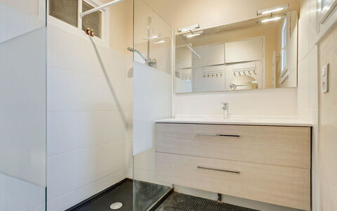 Ile de France: Room, Property, Bathroom, Interior Design, Furniture, Architecture, Building, House, Floor, Real Estate