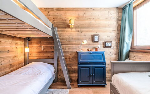 Le Hameau de Tovière: Wood, Furniture, Interior Design, Bedroom, Ceiling, Bunk Bed, Flooring, Floor, Bed, Room