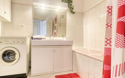 Accommodation:&nbsp;Le Consul 561.2
