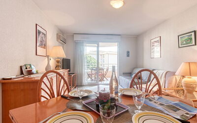 Accommodation:&nbsp;Le Consul 561.2