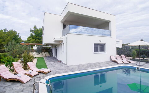 Villa Nika: Sky, Cloud, Property, Building, Plant, Water, Architecture, Shade, Window, Residential Area
