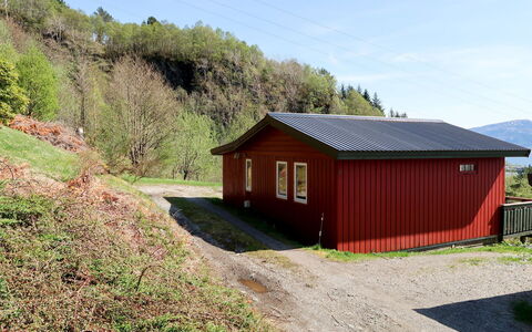 Lihesten: Sky, Plant, Building, Window, Natural Landscape, Wood, Highland, Land Lot, House, Slope