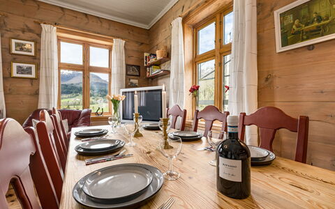 Elvehuset: Furniture, Wood, Interior Design, Dining Room, Kitchen & Dining Room Table, Table, Home, Flooring, House, Wood Flooring