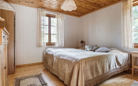 Kasen Sjökanten: Building, Window, Furniture, Property, Comfort, Azure, Wood, Shade, Textile, House