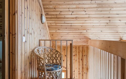 Kasen Sjökanten: Property, Wood, Flooring, Floor, Wood Stain, Building, Line, Wall, Hardwood, Plank