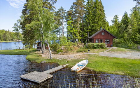 Kasen Sjökanten: Water, Plant, Sky, Water Resources, Building, Natural Landscape, Tree, Lake, House, Land Lot