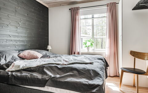 Kringelfjorden Nävern: Property, Furniture, Building, Comfort, Wood, Textile, Interior Design, Architecture, Window, Shade