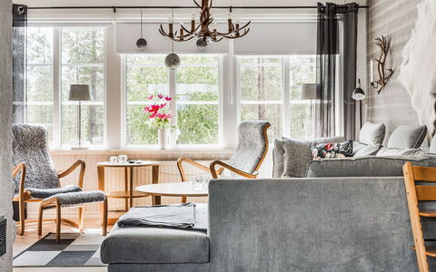 Kringelfjorden Nävern: Furniture, Property, Table, Window, Wood, Chair, Interior Design, Flooring, Comfort, Floor