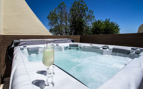 Quinta Do Mosaico: Tableware, Sky, Water, Property, Azure, Building, Stemware, Drinkware, Table, Shade