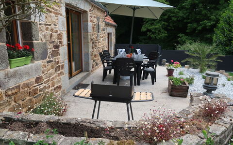 Entre Terre et Mer: Plant, Table, Tree, Flower, Window, Chair, Outdoor Furniture, Shade, Outdoor Table, Building