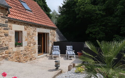 Entre Terre et Mer: Plant, Building, Property, Window, Tree, House, Leisure, Grass, Landscape, Cottage