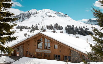 Cgh Rés&Spa le Village de Lessy 611.1: Snow, Winter, Mountain, Mountainous Landforms, Property, Mountain Range, Hill Station, Sky, Alps, Tree