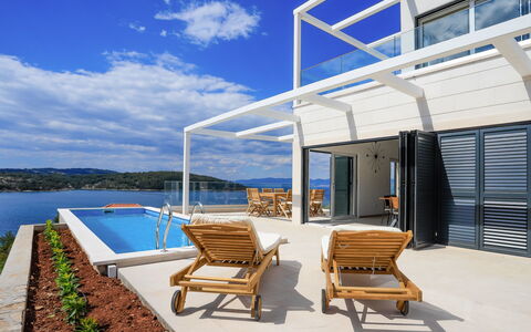 Jakša: Property, House, Real Estate, Home, Building, Furniture, Architecture, Sky, Estate, Interior Design