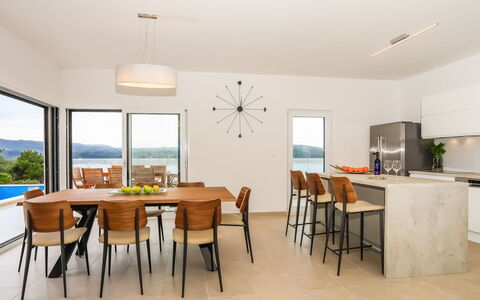 Jakša: Room, Furniture, Dining Room, Property, Interior Design, Building, Floor, Ceiling, Table, Real Estate
