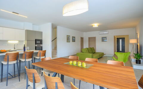 Jakša: Room, Property, Furniture, Building, Interior Design, Dining Room, Real Estate, Table, House, Ceiling