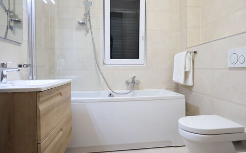 Jakša: Bathroom, Room, Property, Tap, Plumbing Fixture, Wall, Tile, Interior Design, Floor, Bathroom Accessory