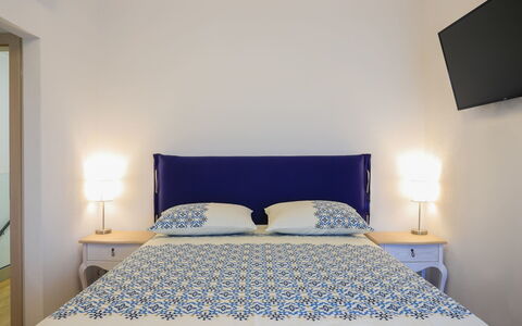 Jakša: Bedroom, Bed, Room, Furniture, Bed Sheet, Property, Bed Frame, Bedding, Interior Design, Mattress