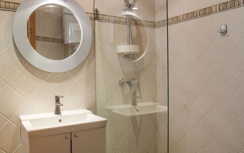 Polgar: Mirror, Tap, Plumbing Fixture, Sink, White, Bathroom Sink, Bathroom, Shower Head