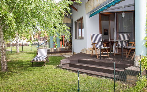 Polgar: Plant, Building, Property, Window, Shade, Land Lot, Grass, Outdoor Furniture, Leisure, Door