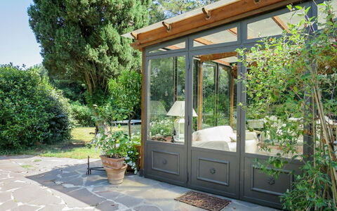 La Casa Vivente: Property, Real Estate, Building, Botany, Yard, Backyard, House, Landscaping, Garden, Pergola