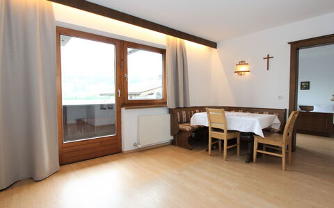 Fügen 336: Room, Property, Floor, Furniture, Building, Wood Flooring, Bed, Interior Design, Hardwood, House