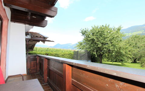 Fügen 336: Property, Room, Building, Real Estate, House, Architecture, Balcony, Home, Countertop, Villa
