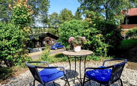 Thalfang 200: Property, Blue, Natural Landscape, Real Estate, Table, Yard, Garden, Tree, Backyard, Furniture