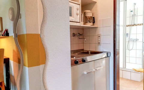 Thalfang 200: Room, Property, Furniture, Yellow, Interior Design, House, Material Property, Floor, Tile, Building