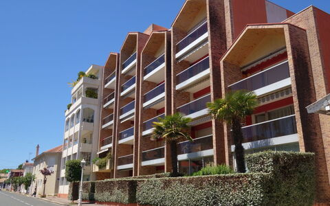 Arcachon 592: Building, Residential Area, Property, Neighbourhood, Mixed-Use, Apartment, Architecture, Condominium, Real Estate, Metropolitan Area
