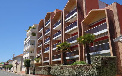 Arcachon 592: Building, Residential Area, Property, Neighbourhood, Mixed-Use, Apartment, Architecture, Condominium, Real Estate, Metropolitan Area