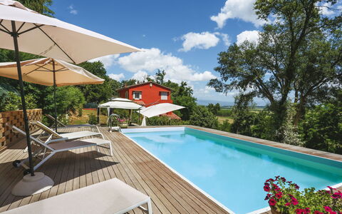 Piero: Water, Cloud, Sky, Plant, Property, Swimming Pool, Azure, Flower, Tree, Shade
