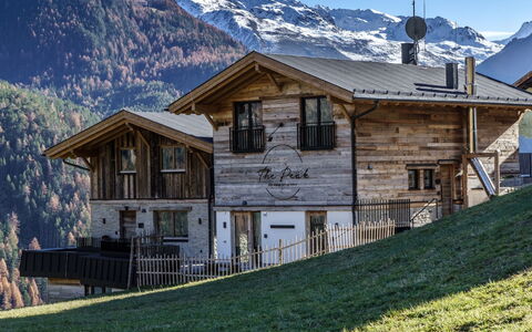 Sölden 751: Building, Mountain, Property, Window, Sky, Ecoregion, Plant, Natural Landscape, House, Wood