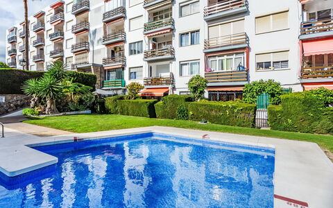 Solmontemar: Apartment, Condominium, Balcony, Garden, Hedge, Landscaping, Hotel, Courtyard