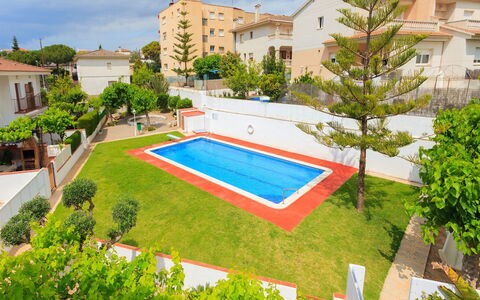 Katy: Property, Swimming Pool, Real Estate, Building, Apartment, Residential Area, House, Grass, Condominium, Resort