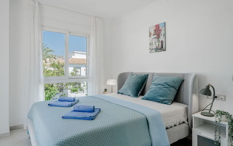 Venecia: Furniture, Interior Design, Bed, Bedroom, Floor, Wall, Flooring, Wood, Room, Bed Sheet