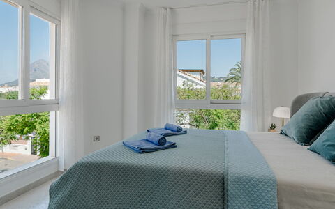 Venecia: Furniture, Interior Design, Room, Wood, Flooring, Floor, Bedroom, Home, Linens, Textile