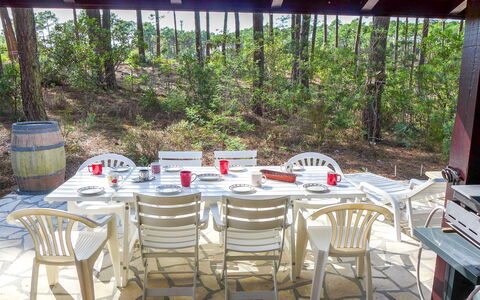 Les Sylvaines: Property, Table, House, Furniture, Restaurant, Cottage, Room, Real Estate, Chair, Tree