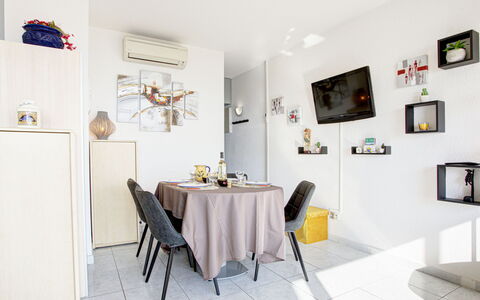 Ibis: Picture Frame, Table, Furniture, Interior Design, Chair, Building, Floor, Flooring, Real Estate, Ceiling