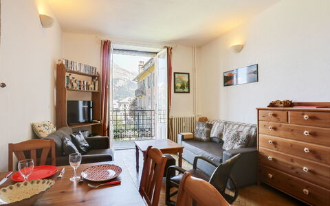 La Résidence: Room, Property, Furniture, Living Room, Interior Design, Building, Floor, Ceiling, Real Estate, Wall