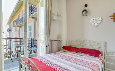La Résidence: Bedroom, Bed, Property, Room, Furniture, Bed Frame, Bed Sheet, Interior Design, Bedding, Wall