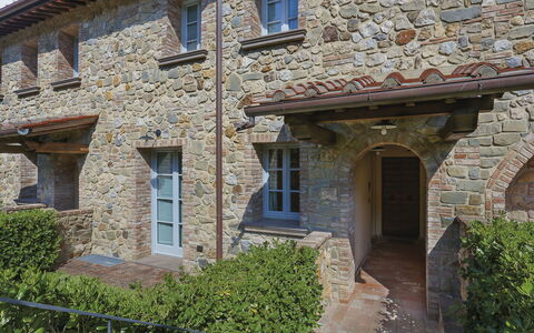 Appartamento Ginepro - Borgo in Chianni: Property, House, Building, Cottage, Wall, Real Estate, Architecture, Window, Facade, Home