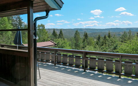 Skafjellstoga: Sky, Property, Cloud, Wood, Shade, Tree, Porch, Interior Design, Cottage, Leisure